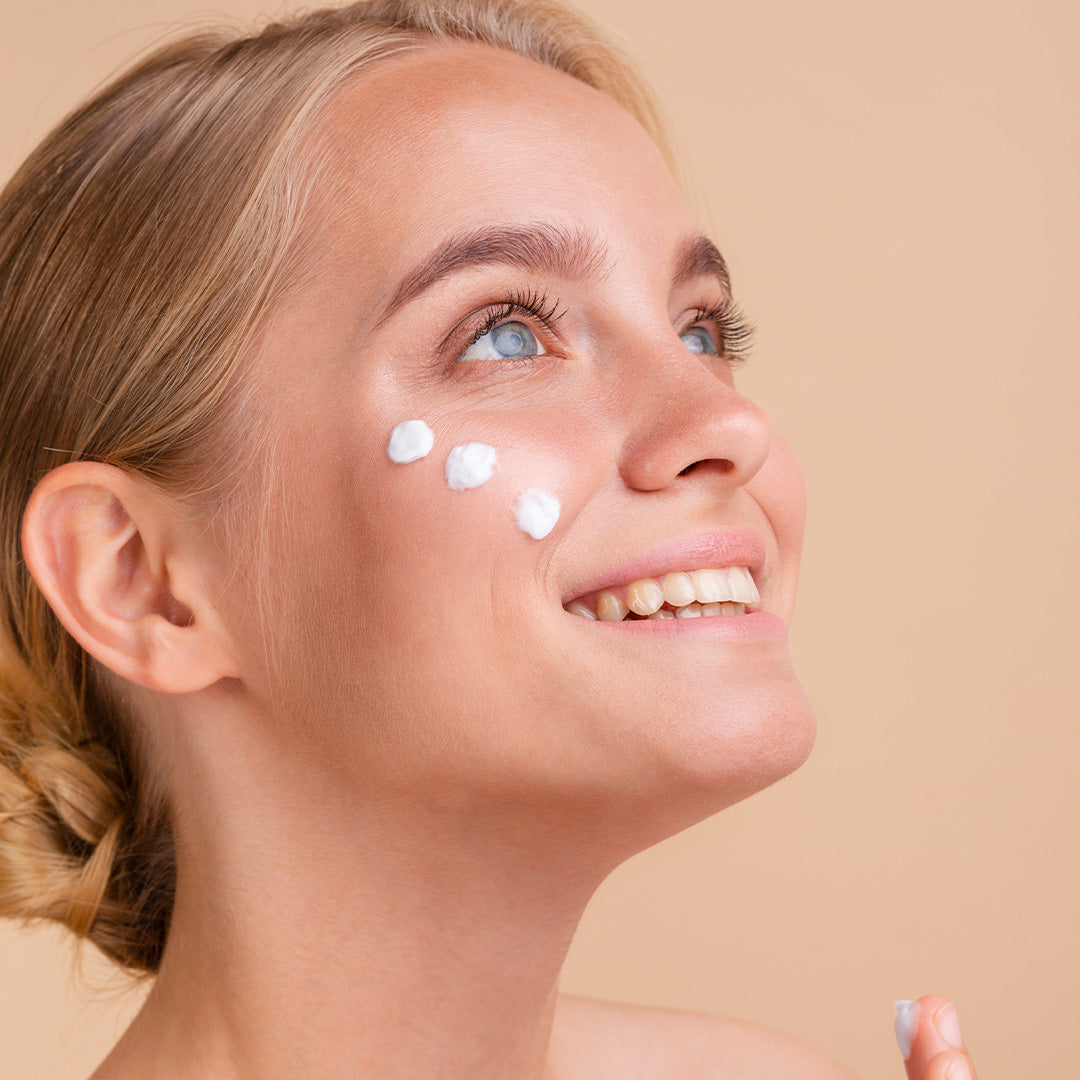 Eveline Beyazlatıcı Güneş Koruyucu Yüz Kremi SPF 50